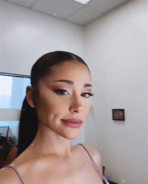 ariana grandereddit